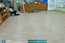 Thi Công Sàn Cuộn Vinyl Vân Gỗ – Giải Pháp Lót Sàn Bền Đẹp Cho Trường Học, Văn Phòng