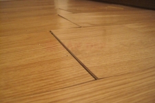 Nguyên nhân và cách xử lý sàn nhựa dán keo bị bong tróc, cong vênh 100% hiệu quả