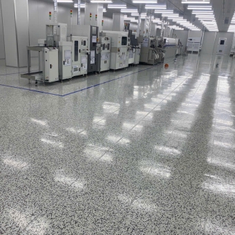 Thi Công Sàn Vinyl Chống Tĩnh Điện Dạng Viên Cho Nhà Máy Điện Tử