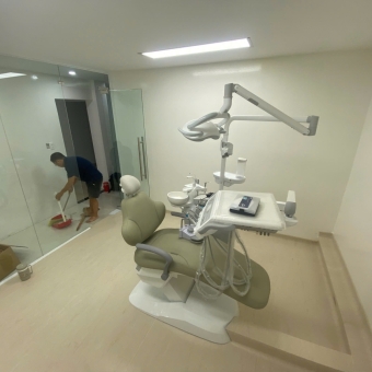 Thi Công Sàn Vinyl Kháng Khuẩn Cho Phòng Khám – Giải Pháp Lý Tưởng Cho Không Gian Y Tế