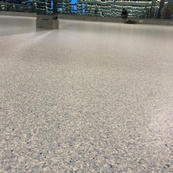 Thi Công Sàn Vinyl Kháng Khuẩn Cho Phòng Tập Gym