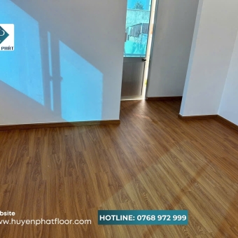 Cải Tạo Phòng Làm Việc Với Sàn Nhựa PVC Và Cửa Nhựa Composite