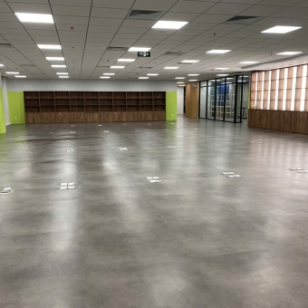 Thi Công Sàn Vinyl Tấm Cho Văn Phòng – Giải Pháp Thẩm Mỹ & Hiện Đại