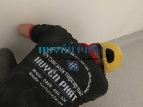 Thi Công Sàn Vinyl Kháng Khuẩn Cho Phòng Tập Gym