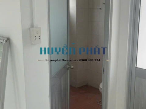 Cải Tạo Phòng Làm Việc Với Sàn Nhựa PVC Và Cửa Nhựa Composite