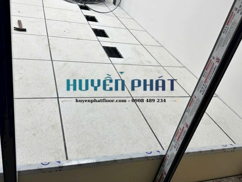 Thi Công Sàn Nâng Kỹ Thuật HPL Cho Phòng Server – Giải Pháp Hạ Tầng Hiện Đại Từ Huyền Phát Floor