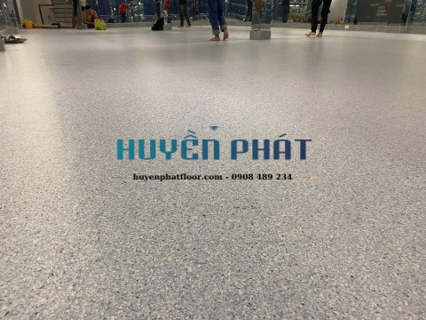 Thi Công Sàn Vinyl Kháng Khuẩn Cho Phòng Tập Gym
