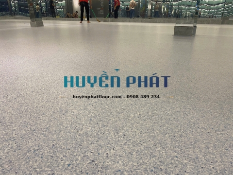 Thi Công Sàn Vinyl Kháng Khuẩn Cho Phòng Tập Gym