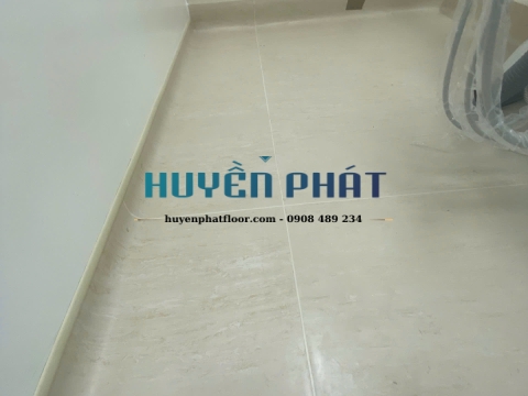 Thi Công Sàn Vinyl Kháng Khuẩn Cho Phòng Khám – Giải Pháp Lý Tưởng Cho Không Gian Y Tế