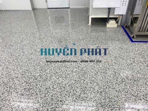 Thi Công Sàn Vinyl Chống Tĩnh Điện Dạng Viên Cho Nhà Máy Điện Tử