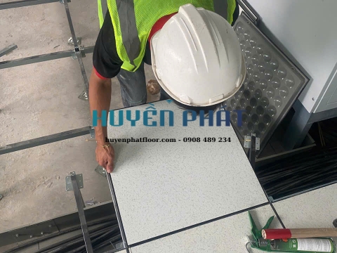 Thi Công Sàn/Sàn Nâng Vinyl ESD Chống Tĩnh Điện – Giải Pháp Bảo Vệ An Toàn Cho Phòng Máy