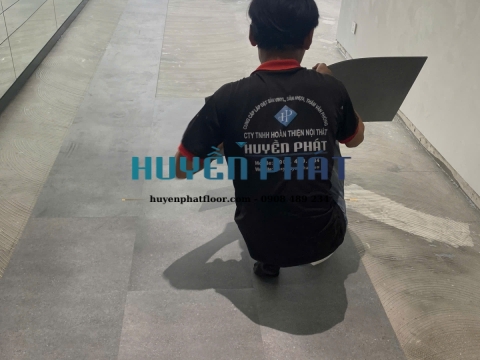 Thi Công Sàn/Sàn Nâng Vinyl ESD Chống Tĩnh Điện – Giải Pháp Bảo Vệ An Toàn Cho Phòng Máy