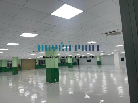 Thi Công Sàn Vinyl Chống Tĩnh Điện Dạng Viên Cho Nhà Máy Điện Tử