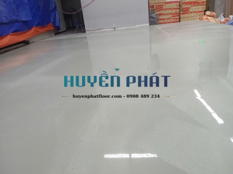 Thi Công Vữa Tự Phẳng Và Sàn Vinyl Kháng Khuẩn