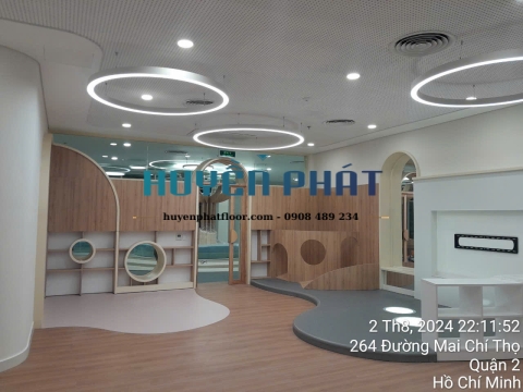 Thi Công Sàn Cuộn Vinyl Trường Quốc Tế AIS