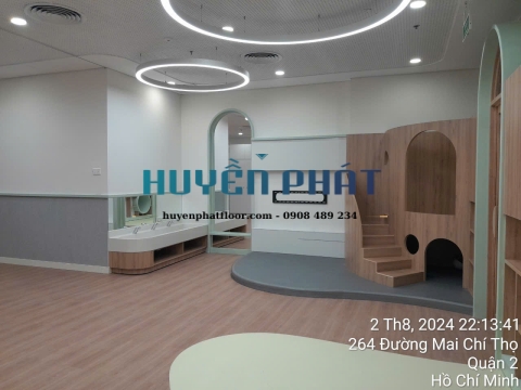 Thi Công Sàn Cuộn Vinyl Trường Quốc Tế AIS