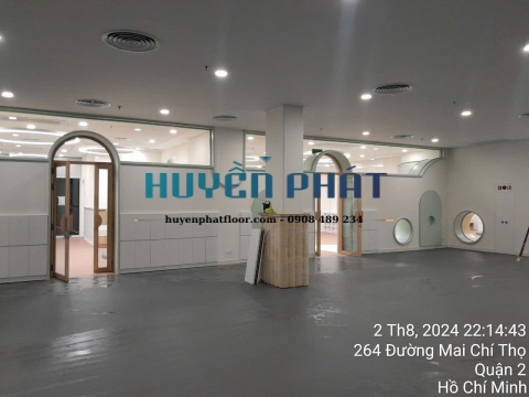 Thi Công Sàn Cuộn Vinyl Trường Quốc Tế AIS