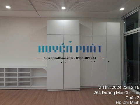 Thi Công Sàn Cuộn Vinyl Trường Quốc Tế AIS