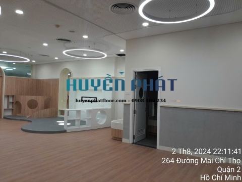 Thi Công Sàn Cuộn Vinyl Trường Quốc Tế AIS