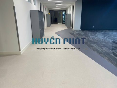 Thi Công Sàn Cuộn Vinyl Trường Quốc Tế AIS