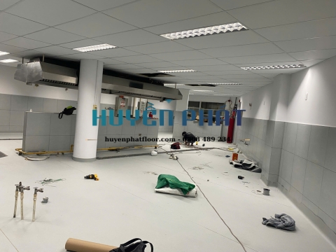 Thi Công Sàn Cuộn Vinyl Trường Quốc Tế AIS