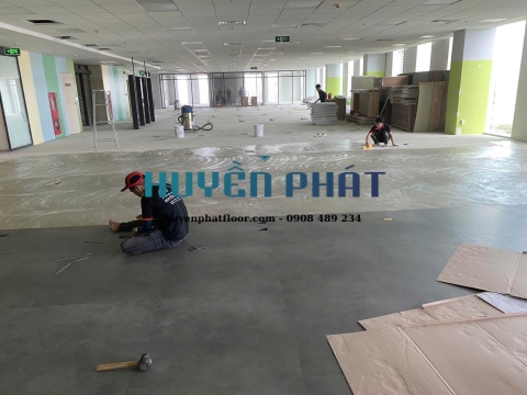 Thi Công Sàn Vinyl Tấm Cho Văn Phòng – Giải Pháp Thẩm Mỹ & Hiện Đại