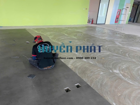 Thi Công Sàn Vinyl Tấm Cho Văn Phòng – Giải Pháp Thẩm Mỹ & Hiện Đại