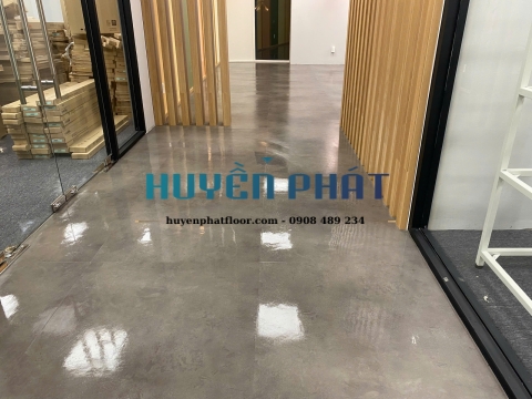 Thi Công Sàn Vinyl Tấm Cho Văn Phòng – Giải Pháp Thẩm Mỹ & Hiện Đại