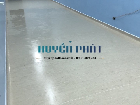 Thi Công Sàn Cuộn Vinyl Kháng Khuẩn Cho Phòng Khám Dĩ An