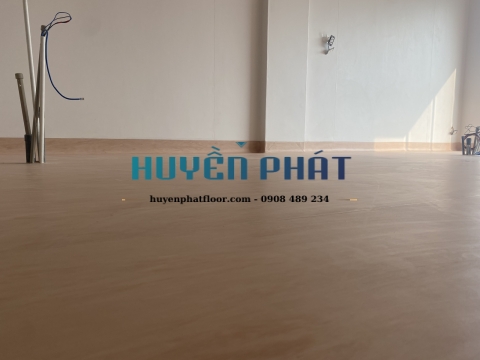 Thi Công Sàn Cuộn Vinyl Kháng Khuẩn Cho Phòng Khám Dĩ An